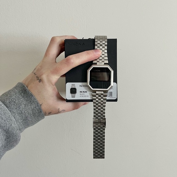 nixon re run silver watch - Picture 2 of 4